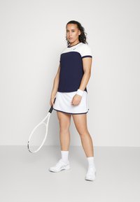 ASICS WOMEN COURT TOP - Αθλητικό μπλουζάκι - midnight/brilliant white