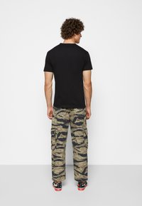 Obey Clothing BOUQUET - T-shirt estampada - black