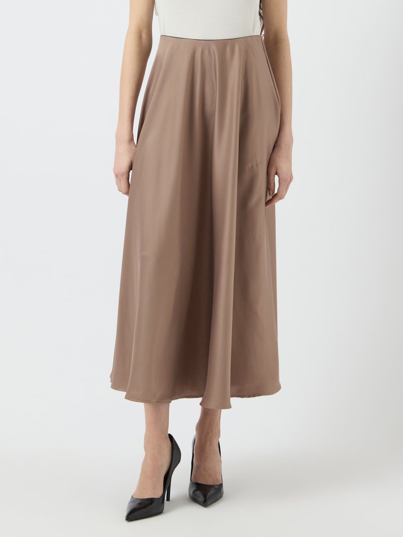 Brown satin maxi skirt with a smooth texture, fluid drape, and side pockets. Paired with black pointed-toe heels.
