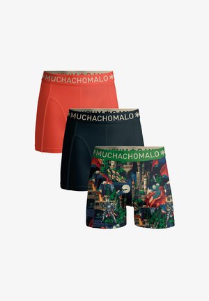 Férfi boxer alsónemű piros, fekete és mintás anyagból, amelyen várak és sárkányok találhatóak. Rugalmas derékpánt "MUCHACHO MALO" márkajelzéssel.