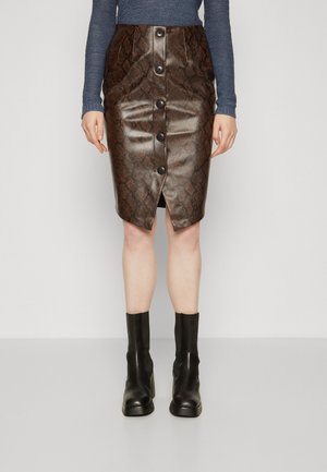 ONLY Tall ONLTYRA MIDI SNAKE - Pencil φούστα - black/brown
