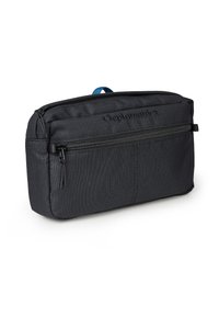 Schwarze Textilentasche mit glatter Textur, ausgestattet mit einer vorderen Reißverschlusstasche und einem blauen Tragegriff. Der Markenname ist an der Seite eingestanzt.