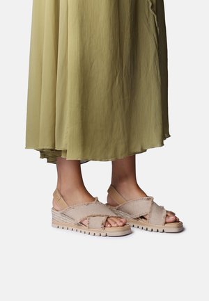 AIRE - Espandrilky - cru