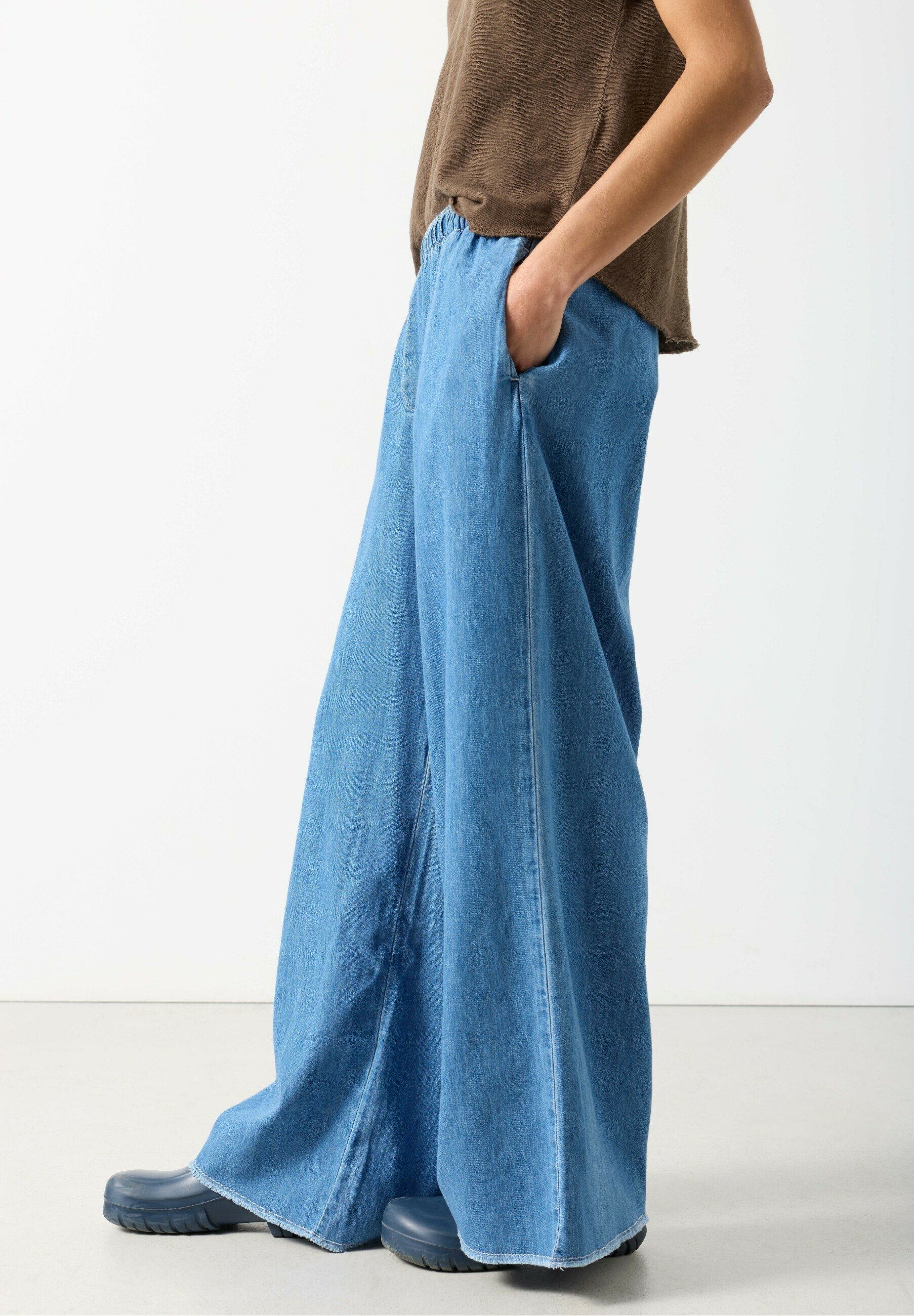 American Vintage IZEWAY - Trousers - medium blue/blue denim