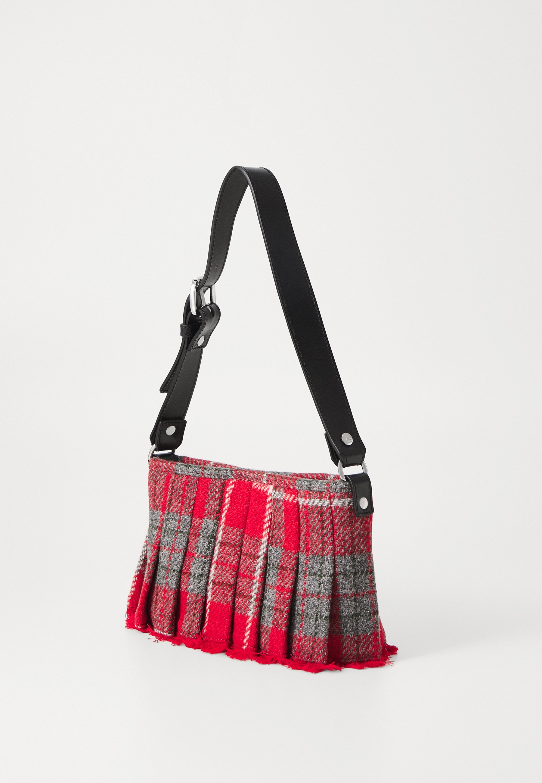 【関税込み】VIVIENNE WESTWOOD HEATHER' SHOULDER BAG Vivienne Westwood Heather Shoulder Bag | Black | FARFETCH