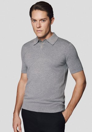 - Koszulka polo