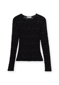 Top negro de manga larga hecho de encaje texturizado con cuello redondo y silueta ajustada. Presenta un sutil patrón floral en todo su diseño.