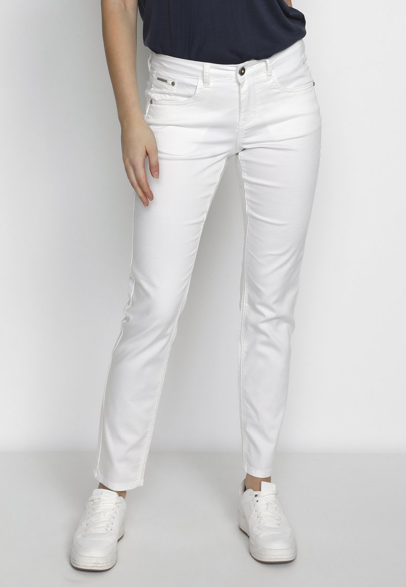 Cream - LOTTECR PLAIN TWILL COCO FIT BCI - Jeans slim fit - snow white, Förstora