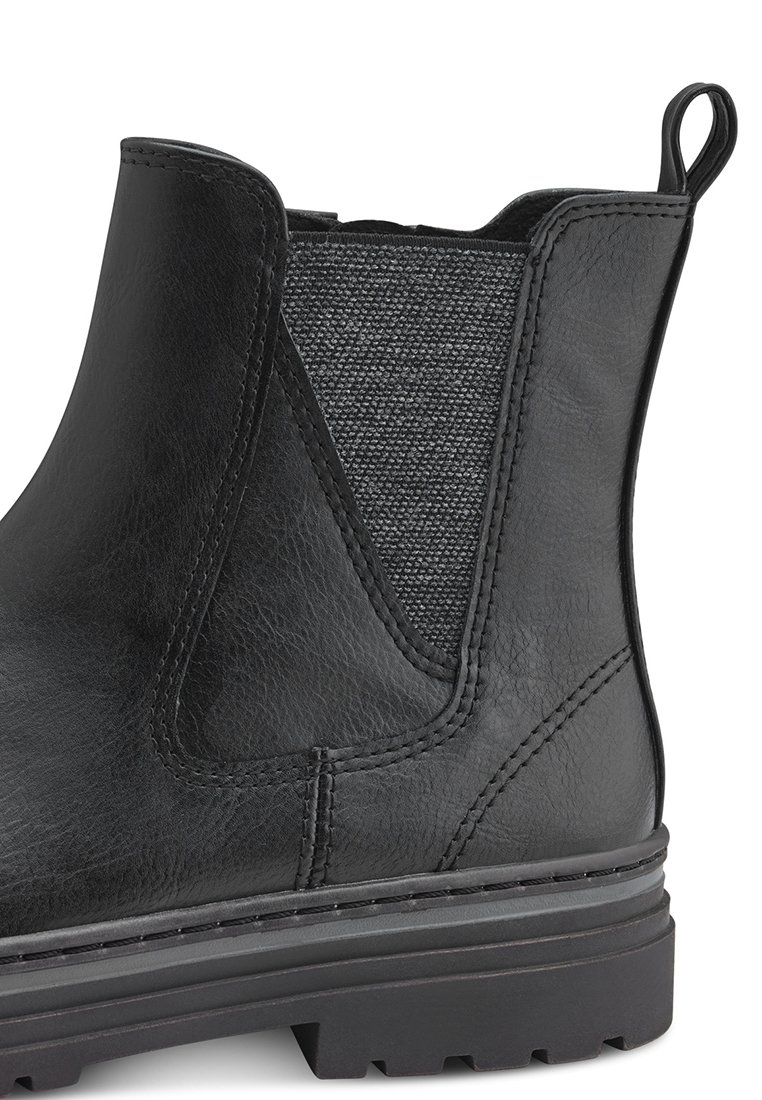 Bottines Chelsea en cuir noir avec panneau élastique sur les côtés, tirette au talon et semelle en caoutchouc épaisse avec un dessous cranté.