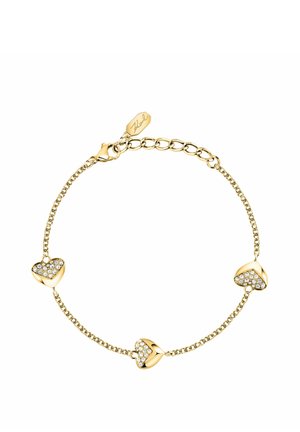 Delikat guldkædearmbånd med tre hjerteformede vedhæng indfattede med små klare krystaller og lukning med hummerlås.
