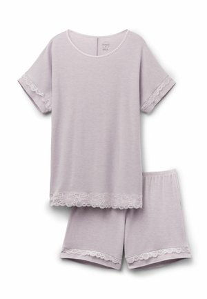 Leichtes Set aus kurzärmeligem Top und Shorts in hellem Lavendel mit gewelltem Spitzenbesatz an Ärmeln, Saum und Beinabschlüssen, entworfen für Schlaf- oder Freizeitbekleidung.