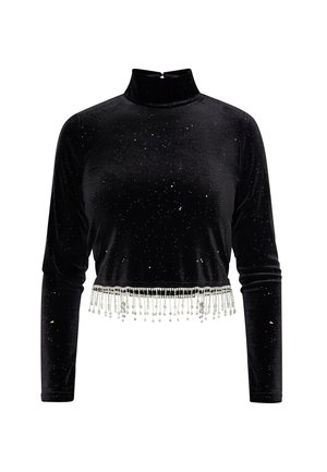 Zwarte fluwelen cropped top met lange mouwen, voorzien van een hoge kraag en versierd met een gekleurde franjes aan de onderkant, versierd met verspreide sprankels.
