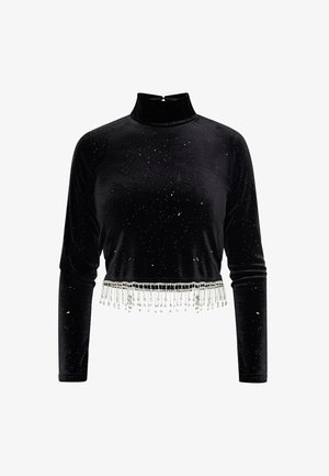 Zwarte fluwelen cropped top met lange mouwen, voorzien van een hoge kraag en versierd met een gekleurde franjes aan de onderkant, versierd met verspreide sprankels.