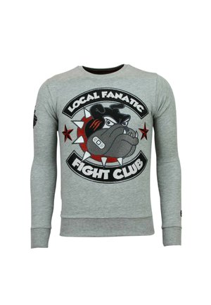 Grijze trui met lange mouwen met de tekst "Local Fanatic Fight Club" en een felle bulldog met een getande halsband en een verband op zijn gezicht.