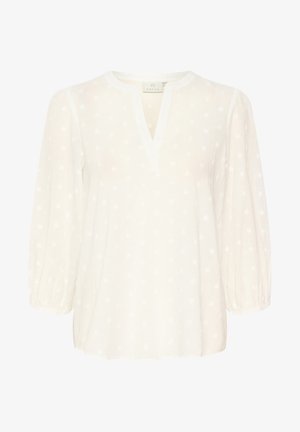 Balta blūze, kas izgatavota no viegla auduma, ar V-veida kakla izgriezumu, trīspusstundas pūkainām piedurknēm un izsmalcinātu balto punktiņu rakstu visā virsmā.