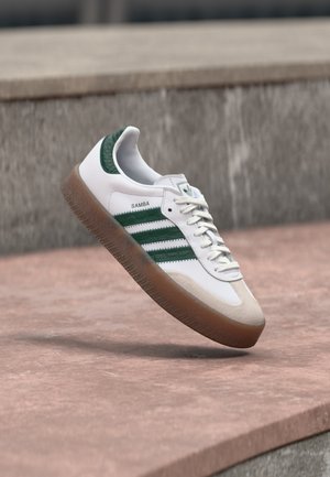 adidas Originals, SAMBAE - Zapatillas - footwear white/collegiate green