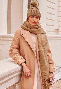 Lipsy COSY BOBBLE - Kootud müts - camel