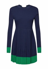 Robe en maille côtelée bleu marine avec manches longues, taille cintrée, et détails verts aux poignets et à l'ourlet.