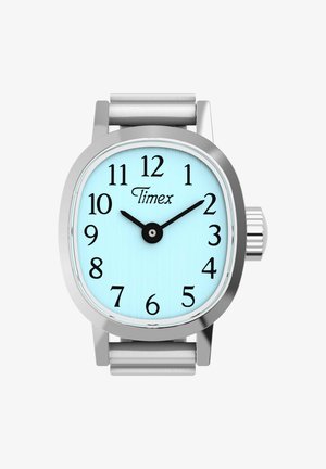 Montre-bracelet argentée avec un cadran bleu clair, des aiguilles noires des heures et des minutes indiquant 10h10, des chiffres noirs et un bracelet en métal à maillons.