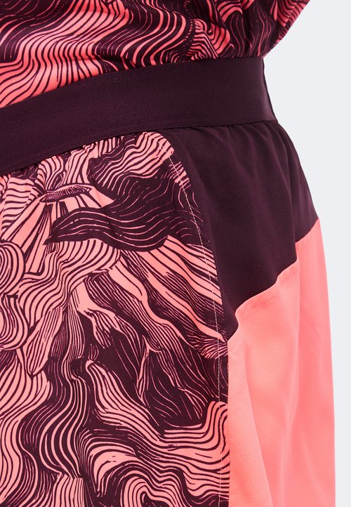 ASICS FUJITRAIL ALL OVER PRINT SHORT - Sports shorts - blazing coral/dark aubergine — foto 6