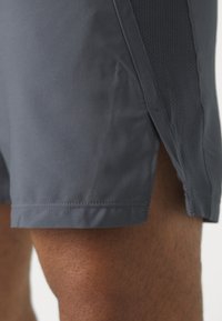 Under Armour LAUNCH - Športne kratke hlače - castlerock