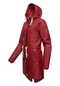 Rote wasserdichte Regenjacke mit gerafftem Taillienbereich, Kapuze und weißen Kordelzügen. Verfügt über ein gemustertes Innenfutter und Druckknopfverschlüsse.