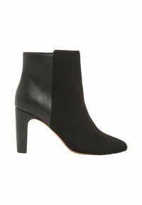 Botine negre până la gleznă, cu vârf ascuțit, toc bloc și panou din piele netedă pe spate, cu panou din suede pe partea din față.