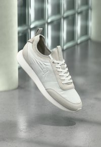 Non sélectionné, bright white/light grey