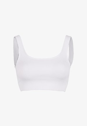 Witte geribbelde crop top met brede banden en een vierkante halslijn. Gladde textuur en aansluitend ontwerp, geschikt voor het dragen in lagen of casual gebruik.