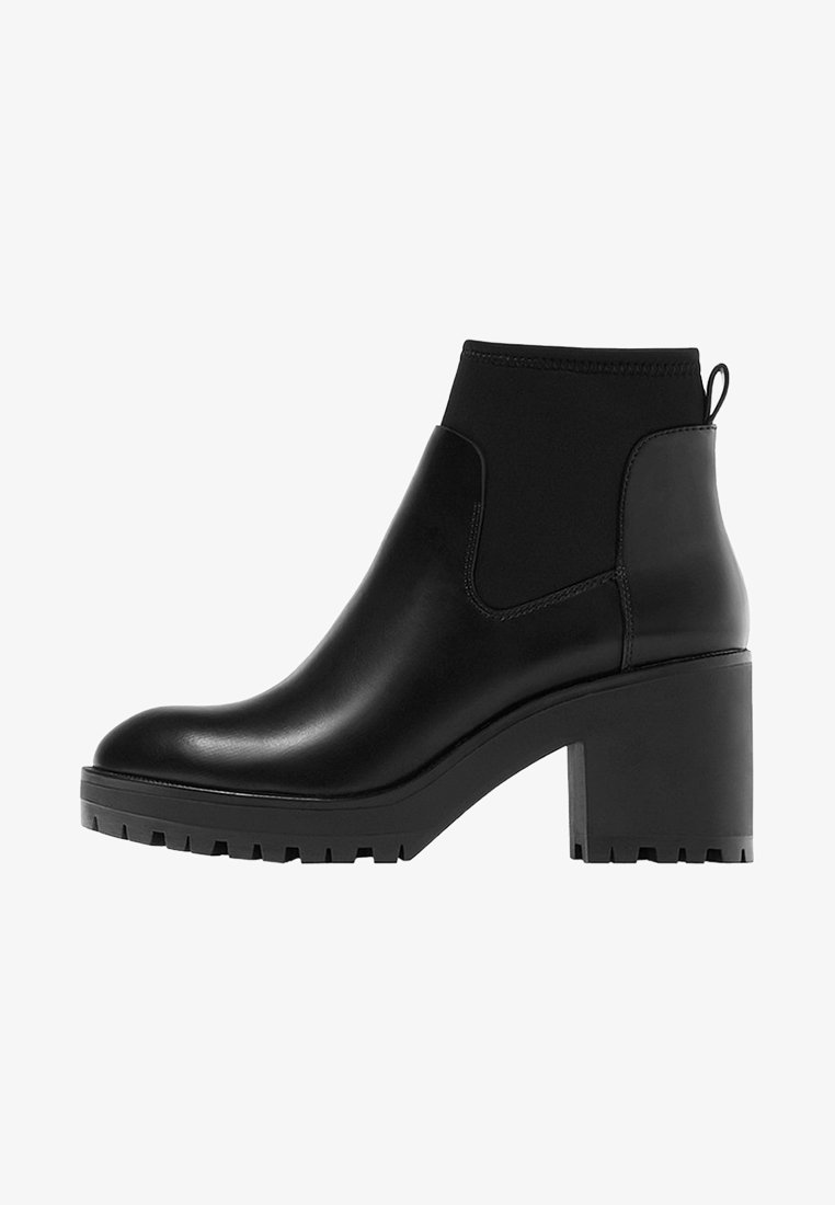 Stradivarius Kotníková obuv - black