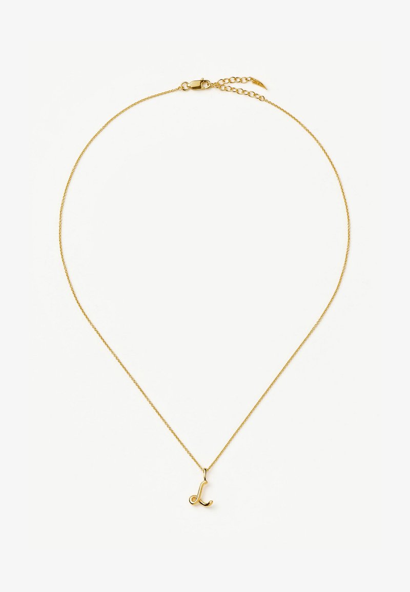 Λεπτό χρυσό κολιέ με αλυσίδα, με μικρό κρεμαστό στοιχείο σε καλλιγραφικό στυλ με το γράμμα "L" και ρυθμιζόμενο κούμπωμα σε λευκό φόντο.