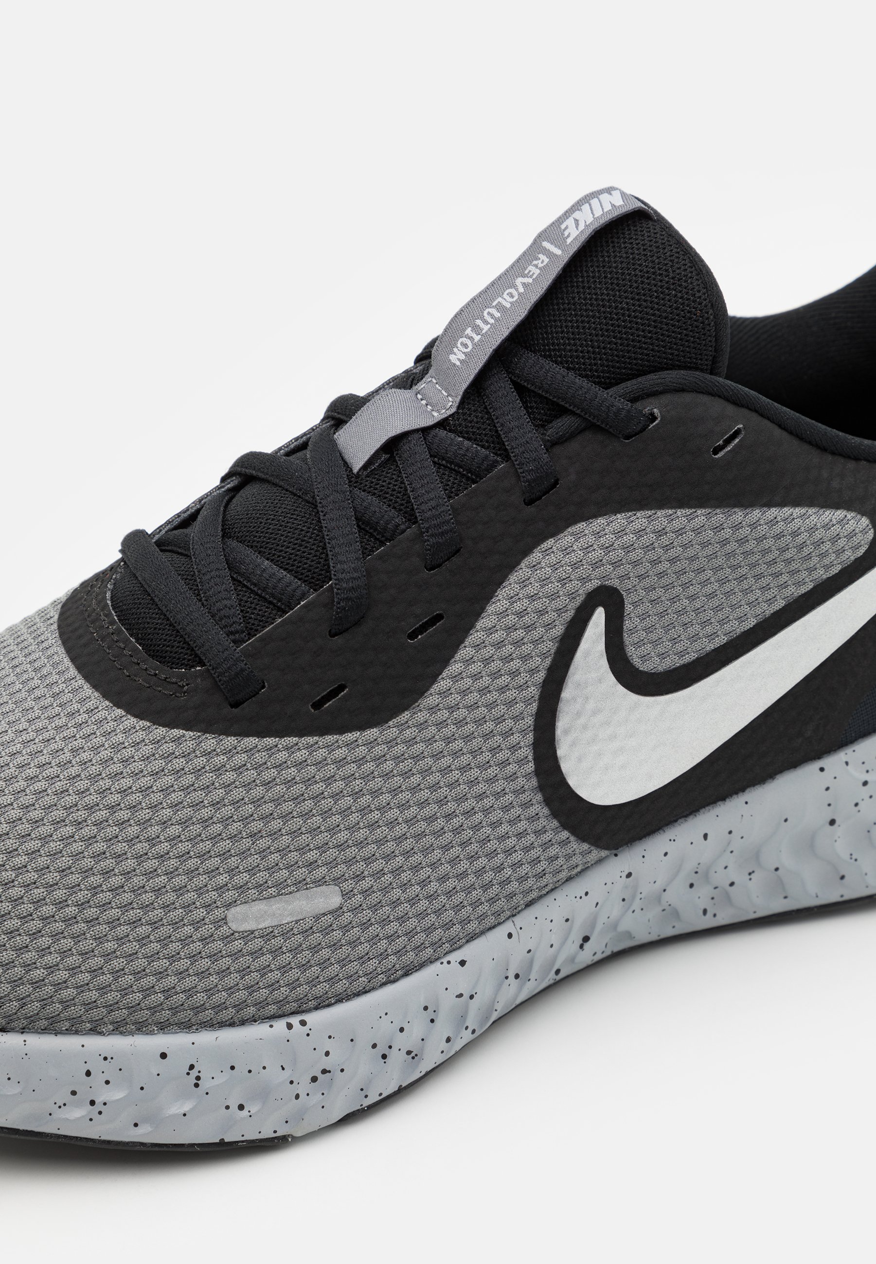 nike performance revolution 5 prm