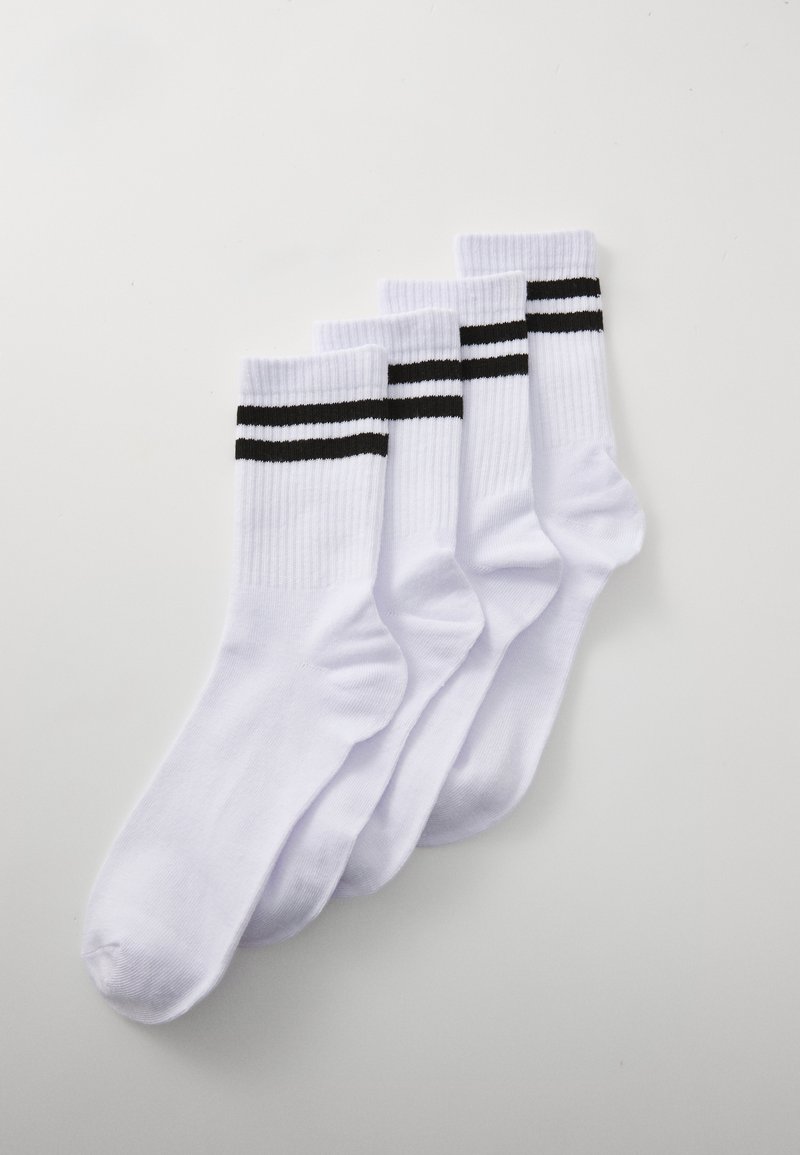 Meias de algodão brancas com textura canelada, apresentando duas riscas horizontais pretas no topo. Pacote com quatro unidades.