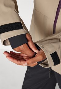 Peak Performance ALPINE GORE-TEX JACKET - Casaco de snowboard - avid beige