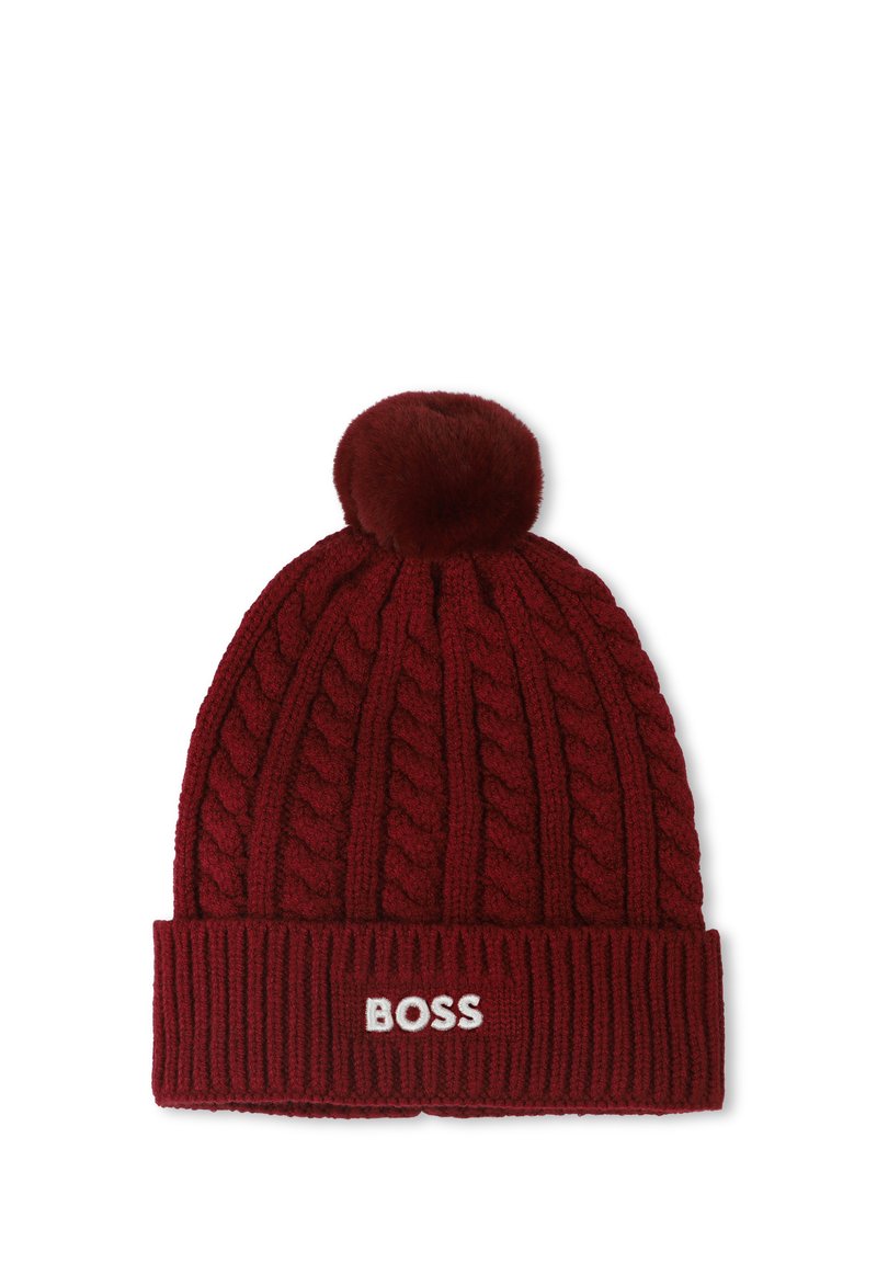 Czapka z dzianiny w kolorze czerwonym, z teksturowanym wzorem w warkocze, z pomponem na szczycie i prążkowanym ściągaczem z białym logo "BOSS".