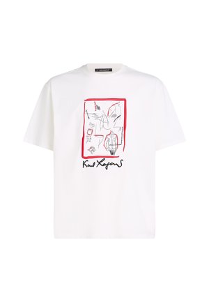 Hvid bomulds T-shirt med afslappet pasform, der har et rødt rektangulært grafisk design med skitser og teksten "Karl Lagerfeld" i sort.