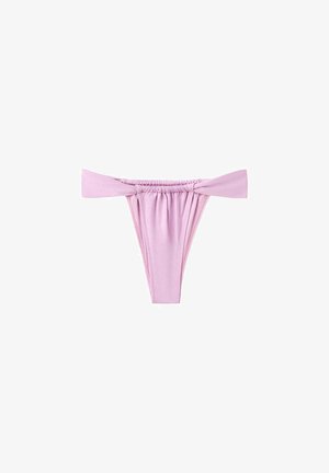 Bas de bikini lilas avec tissu froncé à l'avant et larges liens sur les côtés, présenté sur fond blanc.