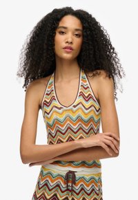 Halter-neck top in een meerkleurig zigzagpatroon met tinten bruin, geel en turquoise. Gemaakt van een gestructureerd breigoed materiaal.