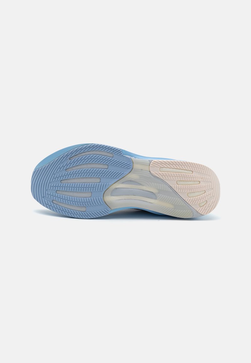 Suela de zapato con una combinación de colores azul y crema, patrones texturizados, material de caucho con ranuras para tracción y un acabado suave.