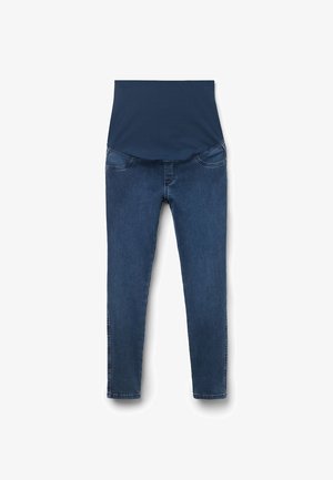 Vaqueros premamá azul oscuro con una cinturilla alta elástica y diseño clásico de cinco bolsillos, colocados planos sobre un fondo blanco.