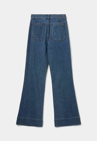 Siniset farkkutakki, jossa on klassinen viiden taskun muotoilu, vyötärön ja hihansuiden ompeluyksityiskohdat sekä sileä pinta.