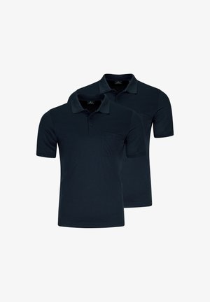 Zwei schlichte schwarze Poloshirts mit kurzen Ärmeln, Kragen und Brusttaschen, nebeneinander auf weißem Hintergrund dargestellt.