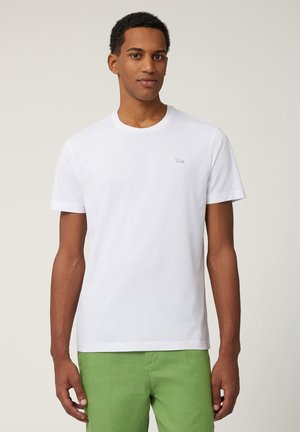 White short-sleeve t-shirt made of cotton, featuring a crew neckline and a small gray logo on the left chest. Smooth texture, basic design.