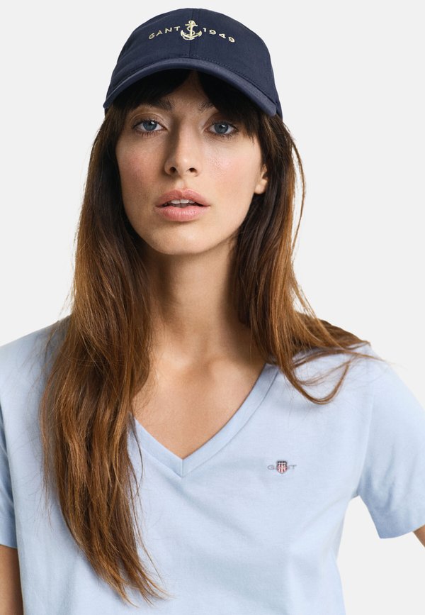 SHIELD V NECK - Basic T-shirt3