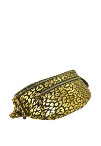 Sac banane avec un design en imprimé léopard métallique doré, fabriqué en tissu texturé avec des doubles zips et une forme arrondie.