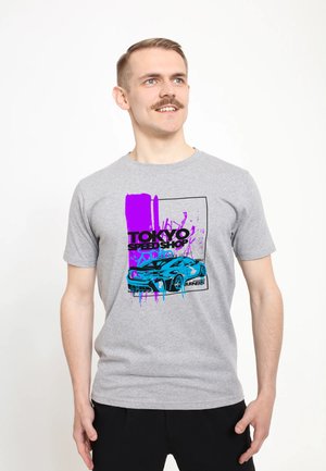 - T-shirt z nadrukiem