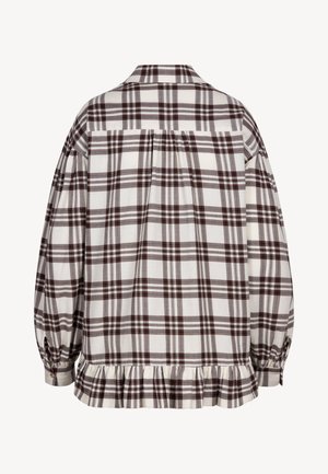 Witte blouse met lange mouwen en bruin geruite print, met geplooide achterpas, knoopmanchetten en gerimpelde zoom, gezien vanaf de achterkant.