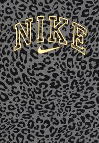 Nike Sportswear GIRLS SPIRIT - Potiskana majica - black