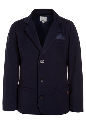Marineblå herreblazer med hakkede revers, tre knapper, to forlommer og en brystlomme med matchende marineblåt lommetørklæde.