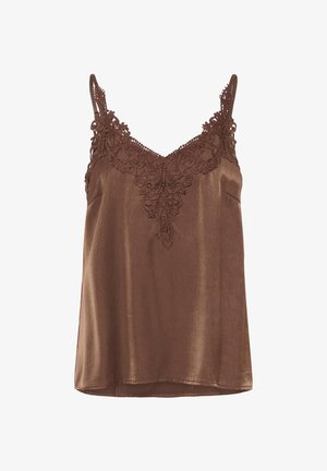 Camisole en satin marron avec des dentelles le long de l'encolure et des bretelles réglables. Le tissu a une texture lisse et légèrement brillante.